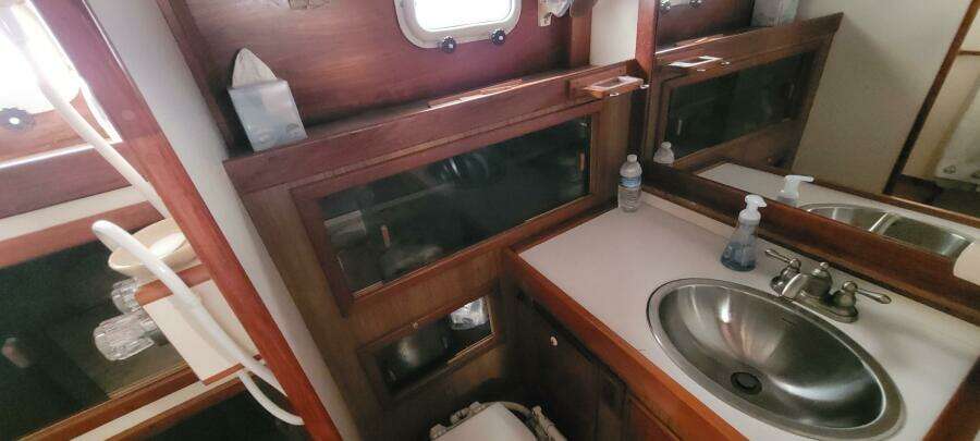 1985 Duffy Flybridge Cruiser