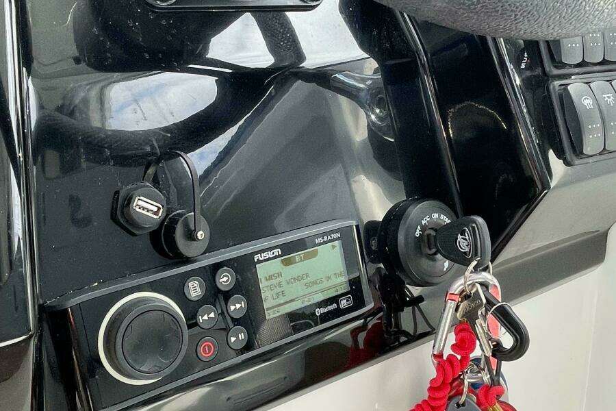 2023 Beneteau Antares 8