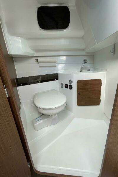 2023 Beneteau Antares 8