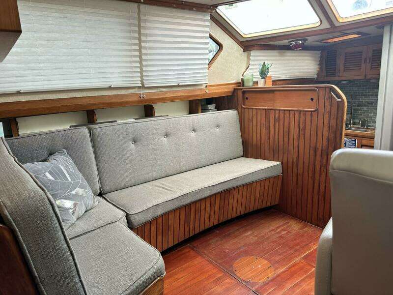 1986 Slocum Pilothouse 43