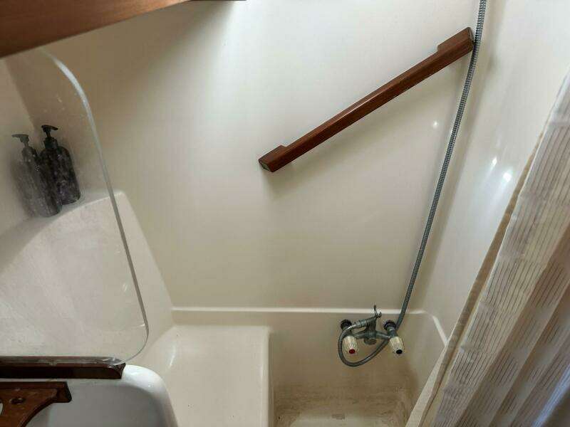 1986 Slocum Pilothouse 43