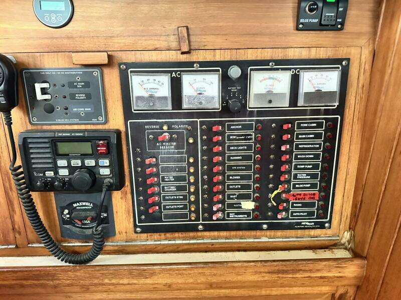 1986 Slocum Pilothouse 43