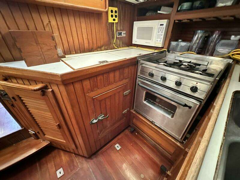 1986 Slocum Pilothouse 43