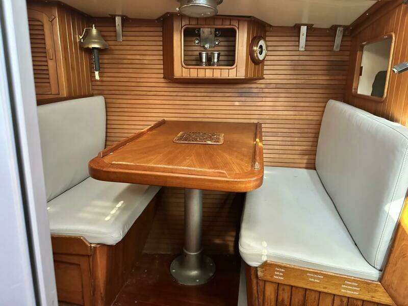 1986 Slocum Pilothouse 43