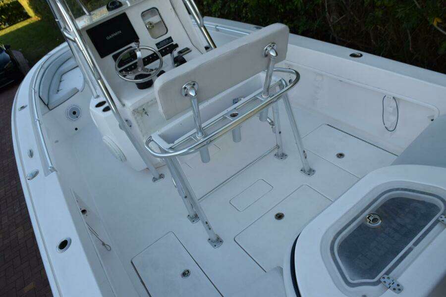 Non Skid Self Bailing Deck, 2 Underdeck Fishboxes Aft  