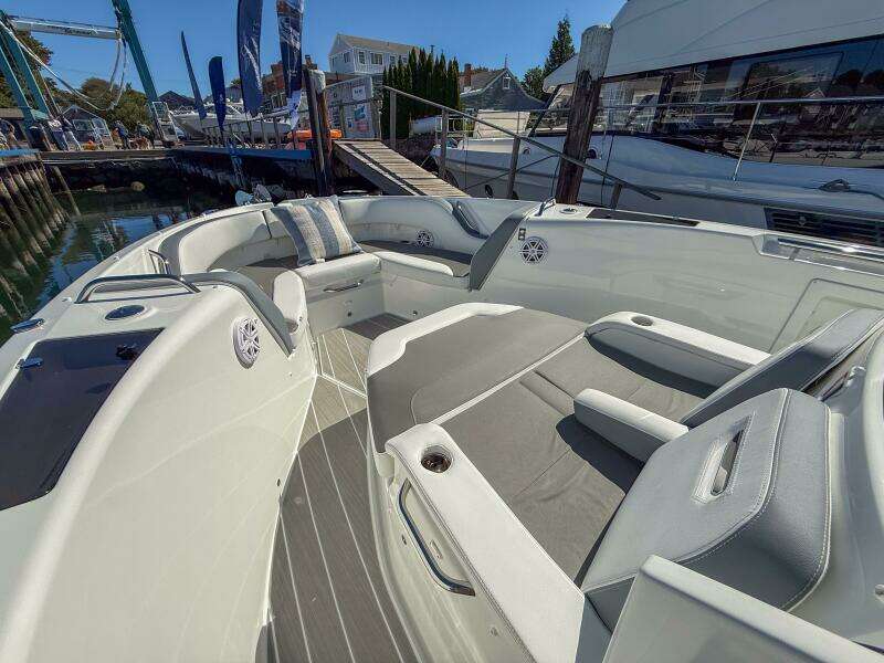 2026 Wellcraft 38 T-Top