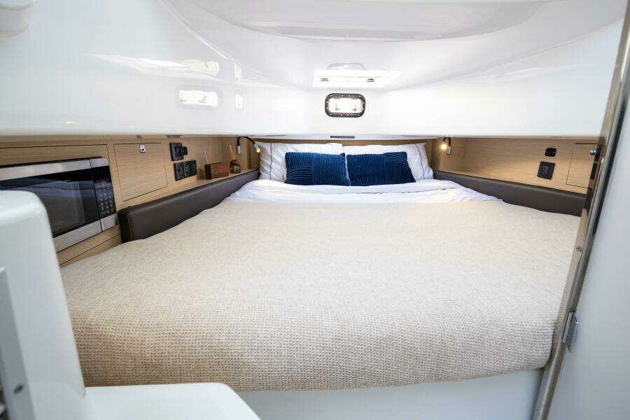 2025 Wellcraft 38 T-Top