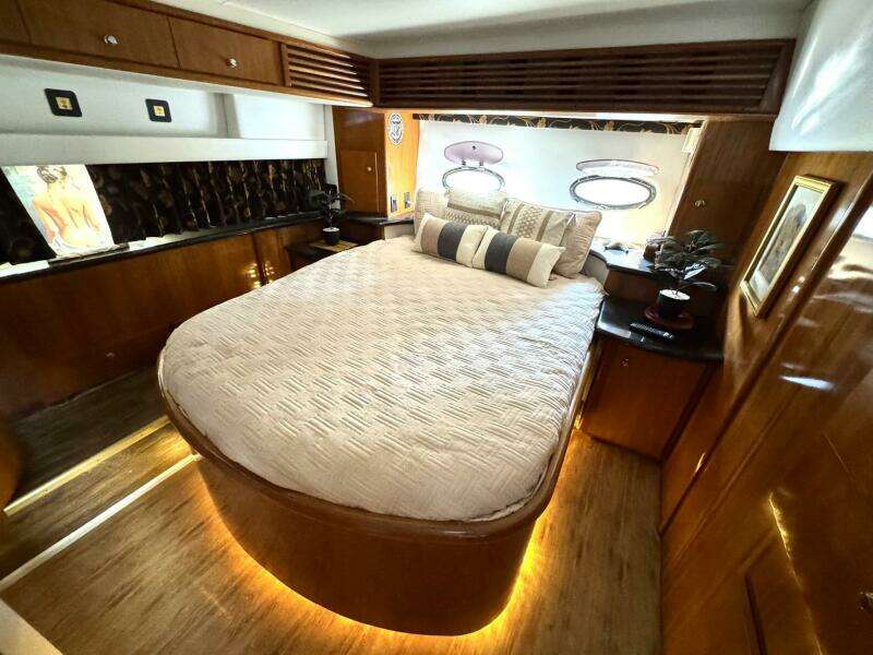 2001 Carver 40 Flybridge