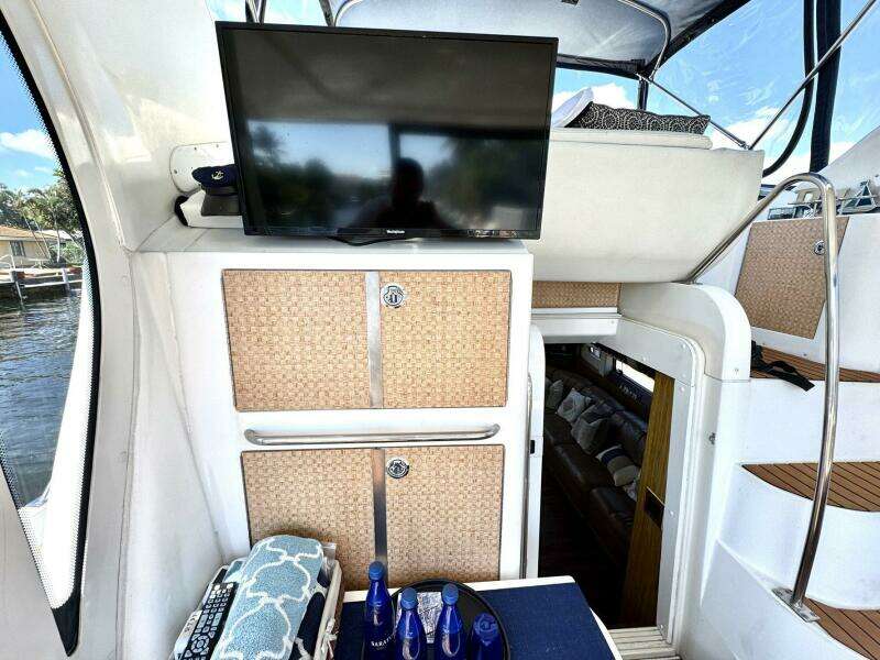 2001 Carver 40 Flybridge