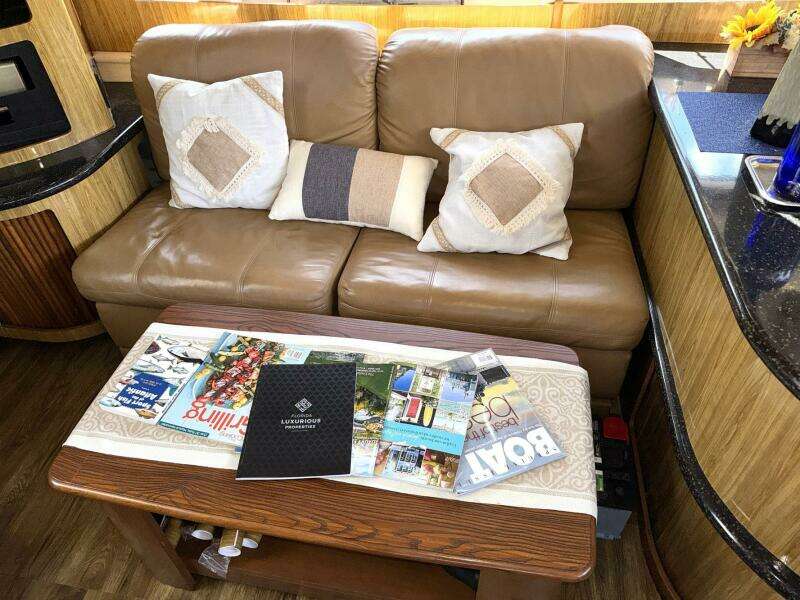 2001 Carver 40 Flybridge