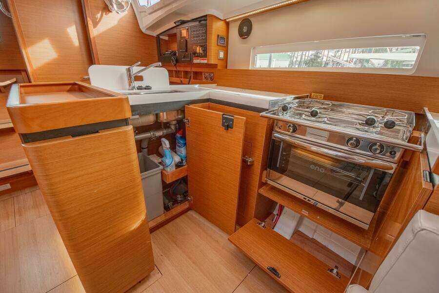 2023 Jeanneau Sun Odyssey 410