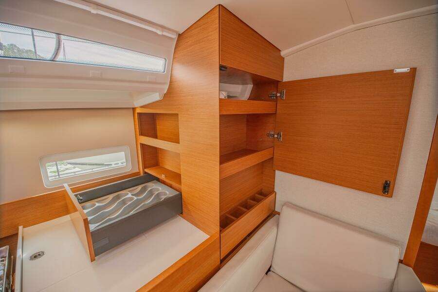 2023 Jeanneau Sun Odyssey 410