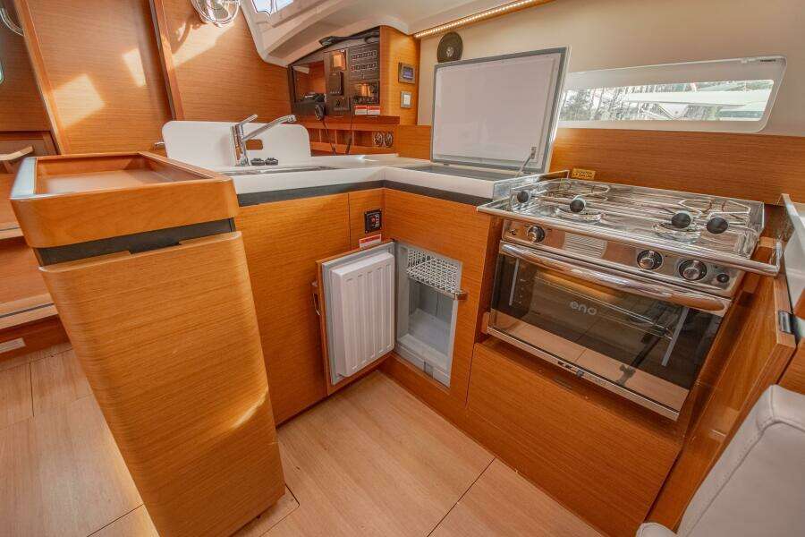 2023 Jeanneau Sun Odyssey 410