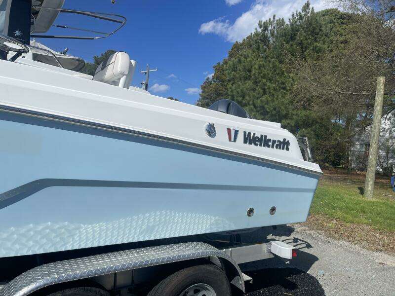 2022 Wellcraft 222 Fisherman