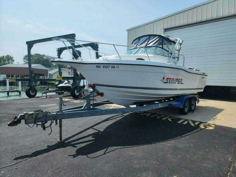 2000 Seaswirl Striper Striper 2600 WA