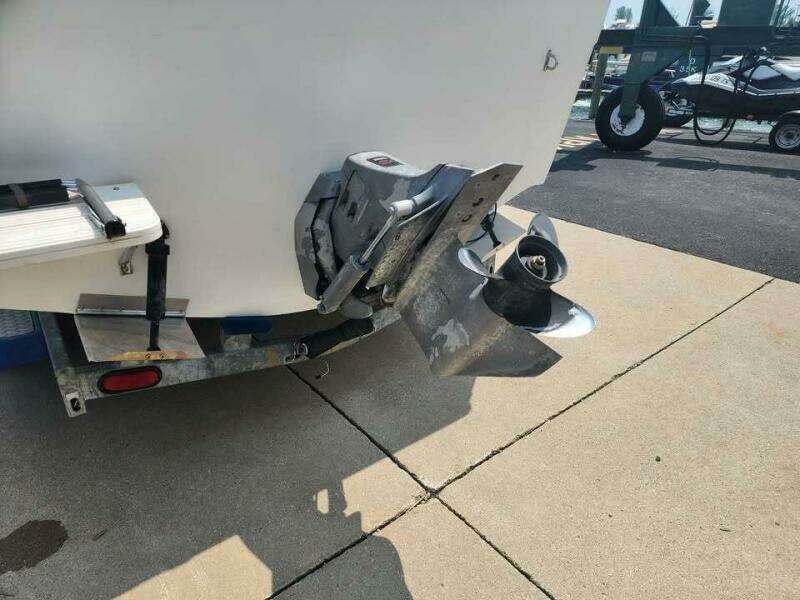 2000 Seaswirl Striper Striper 2600 WA