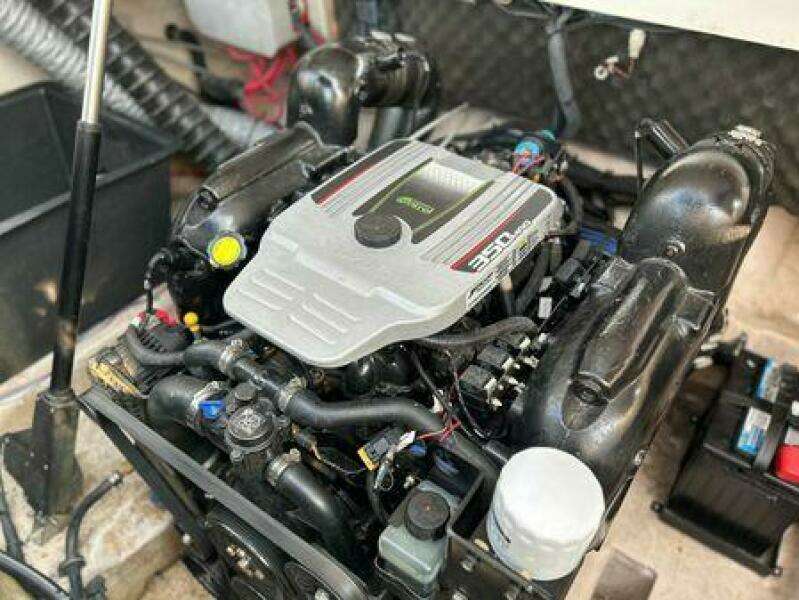 2012 Rinker 276 Captiva Cuddy