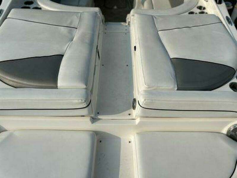 2012 Rinker 276 Captiva Cuddy