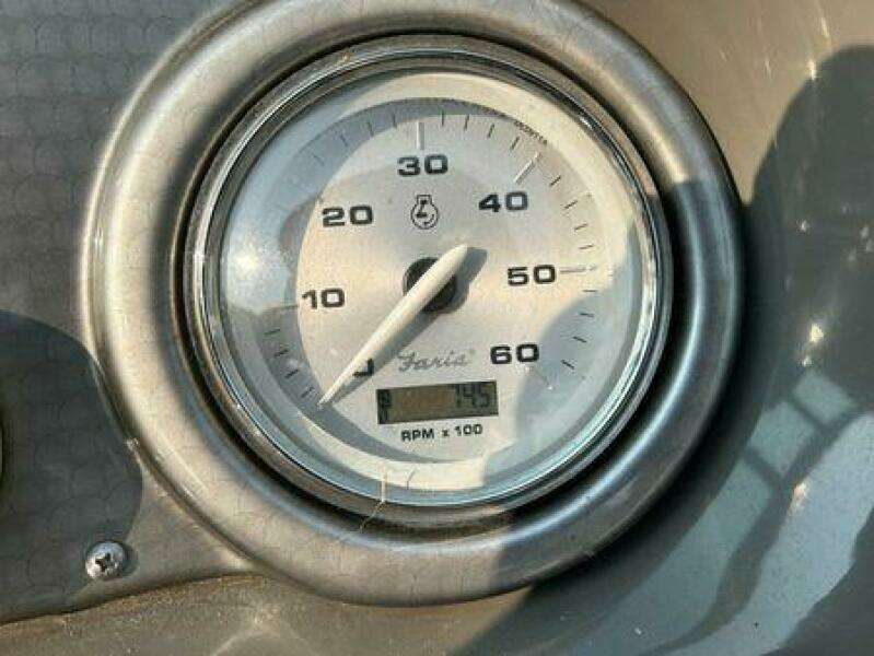 2012 Rinker 276 Captiva Cuddy