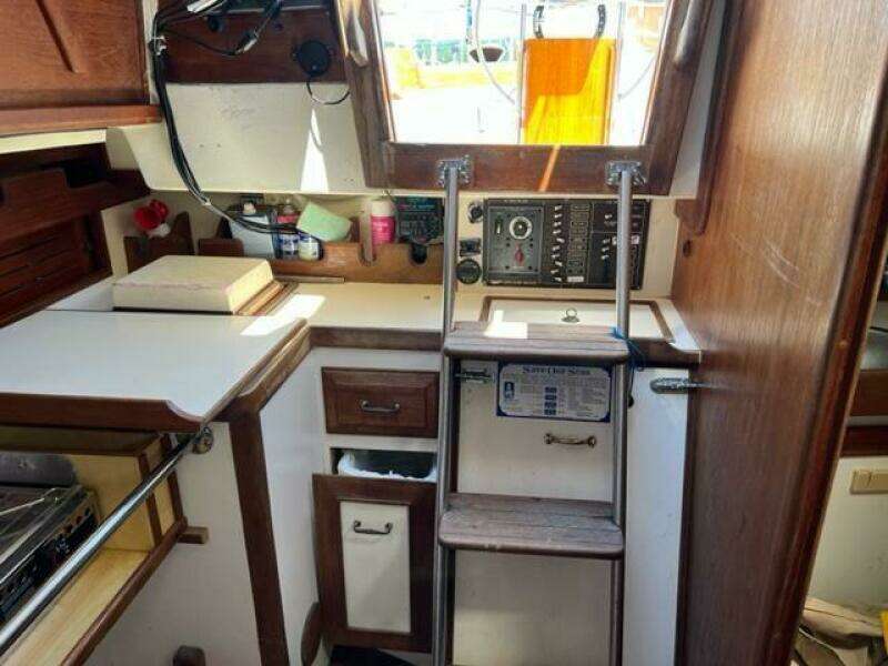 1984 Cape Dory 31 Cutter