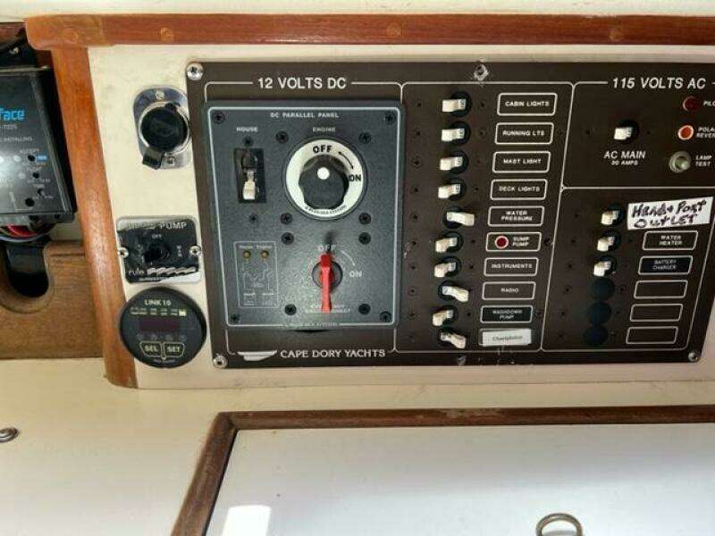 1984 Cape Dory 31 Cutter