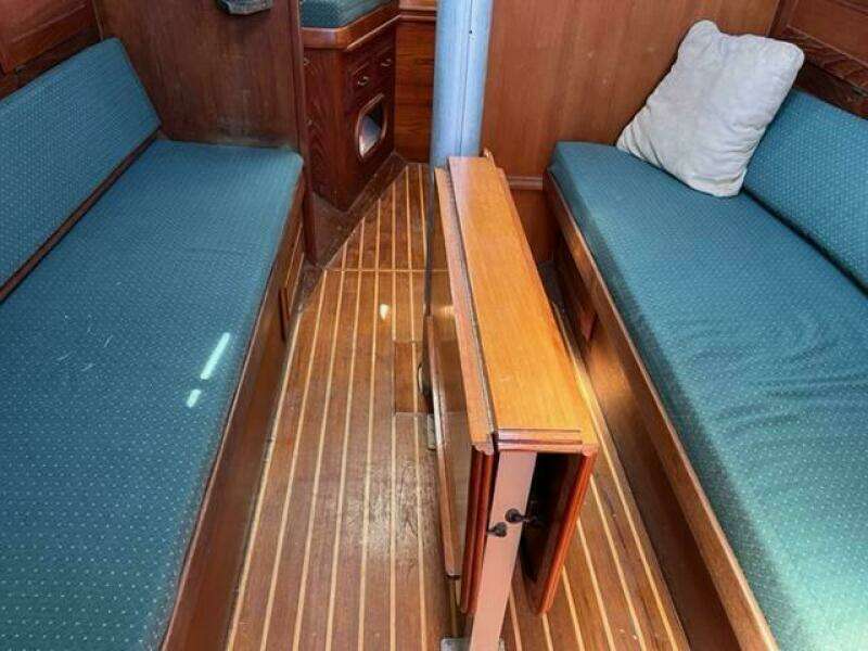 1984 Cape Dory 31 Cutter