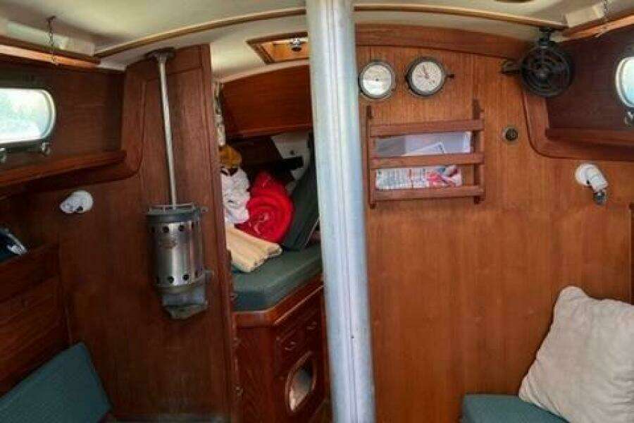 1984 Cape Dory 31 Cutter