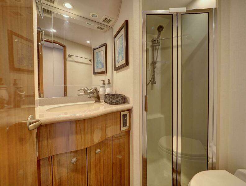 2007 Viking 48' Convertible