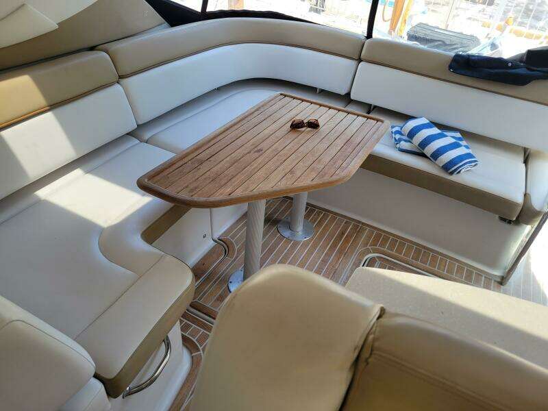 2012 Four Winns V435