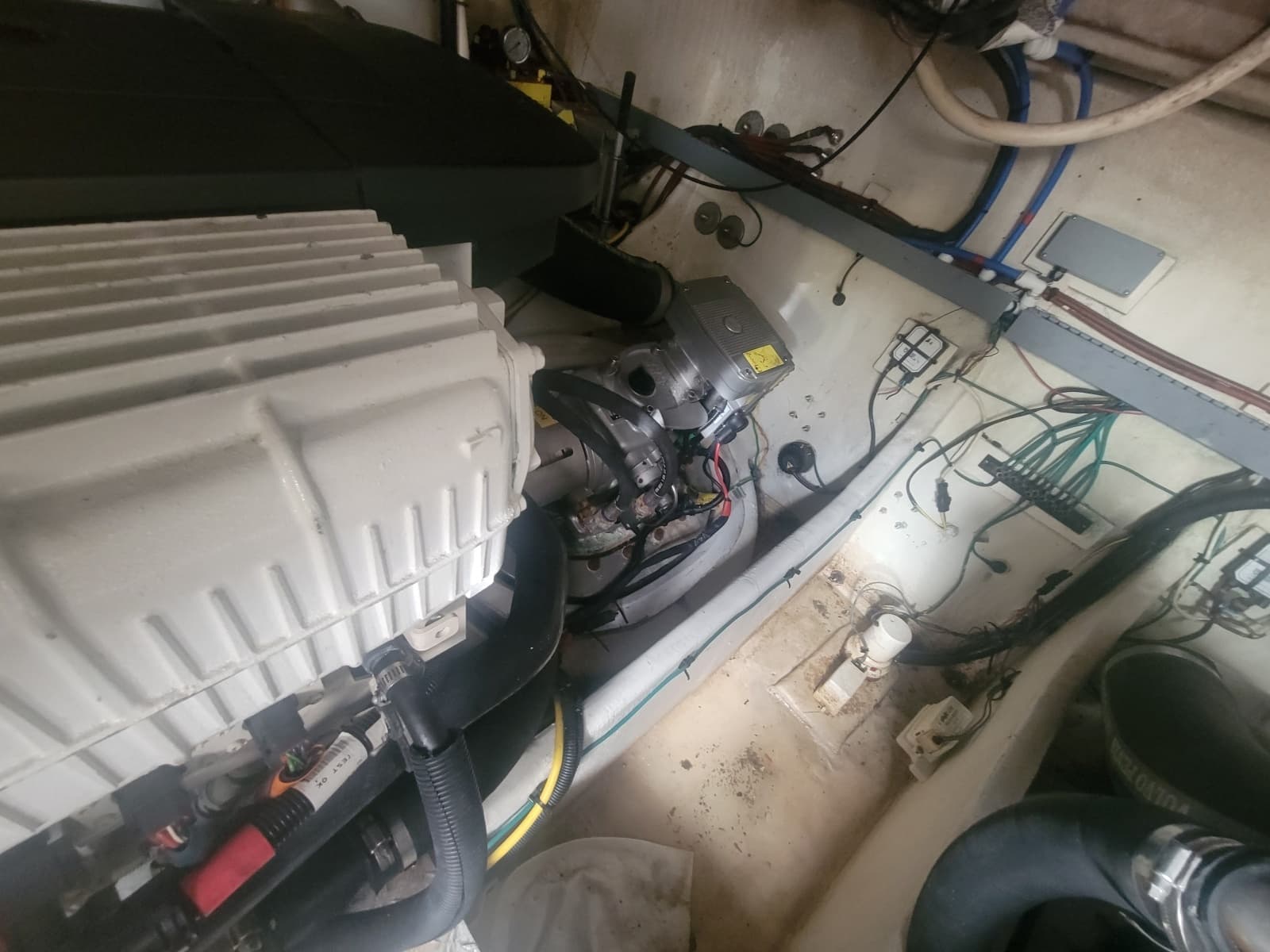 2012 Four Winns V435