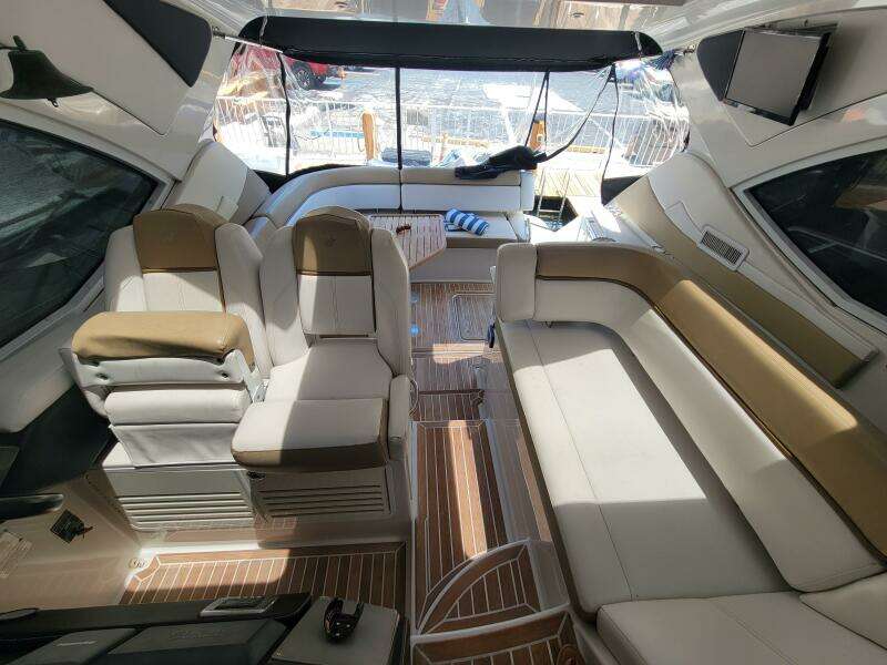 2012 Four Winns V435