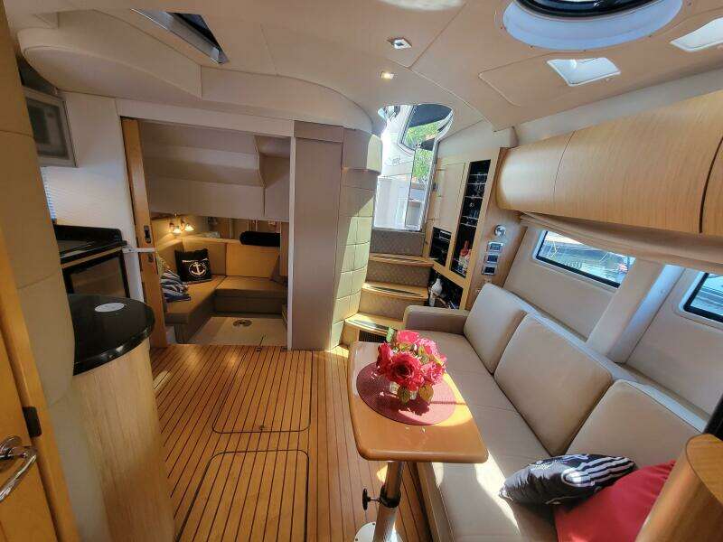 2012 Four Winns V435