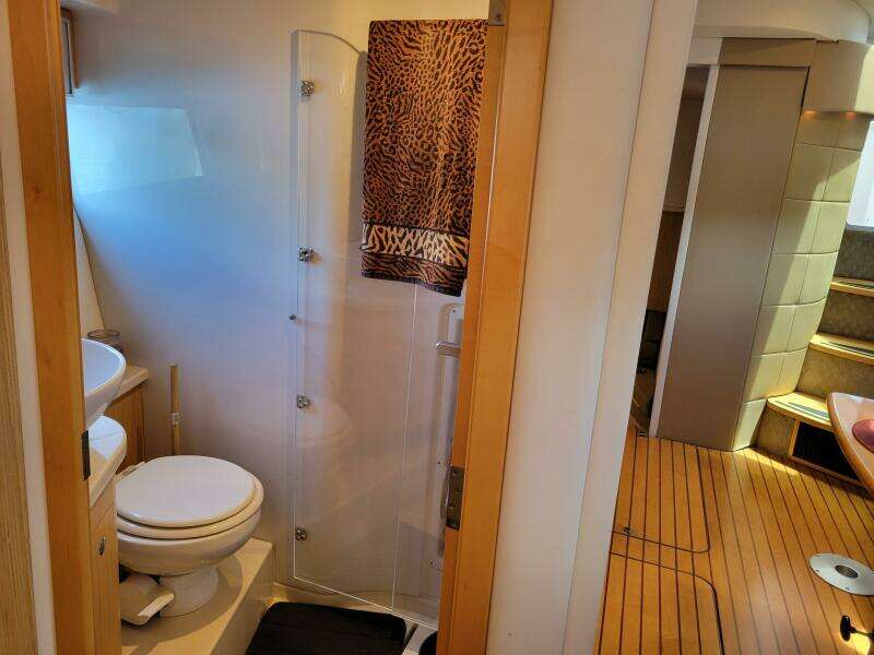 2012 Four Winns V435