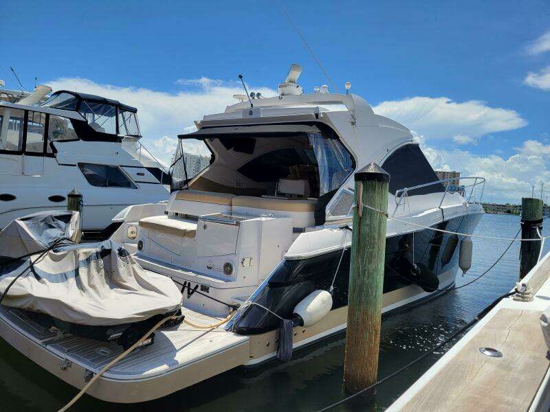 2012 Four Winns V435