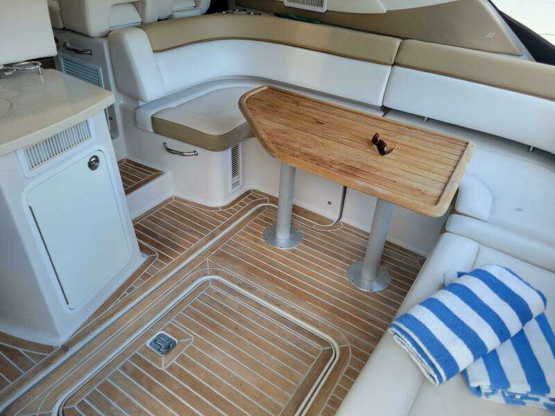 2012 Four Winns V435