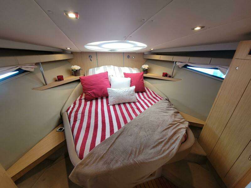 2012 Four Winns V435