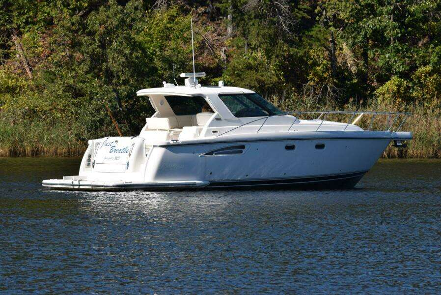 2004 Tiara Yachts Sovran 3600