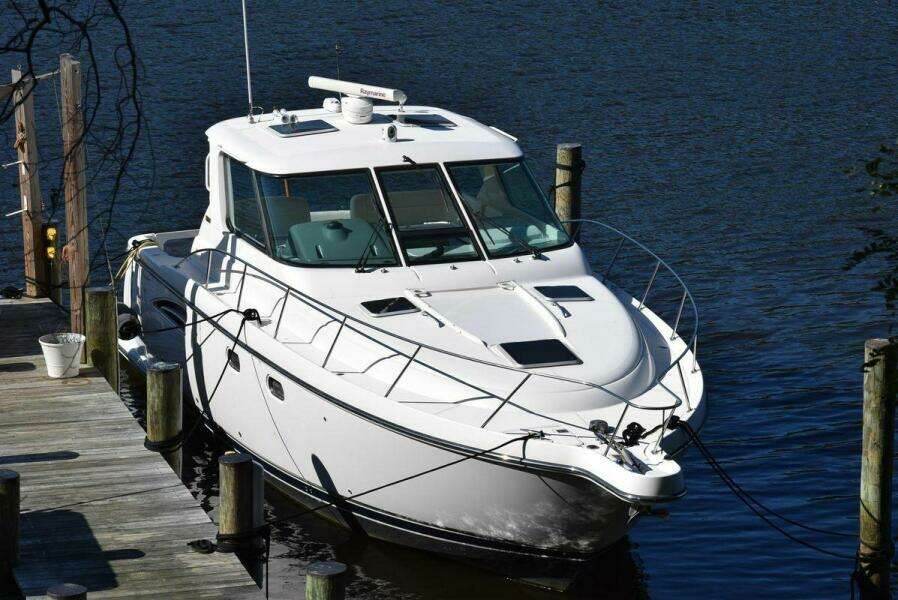 2004 Tiara Yachts Sovran 3600