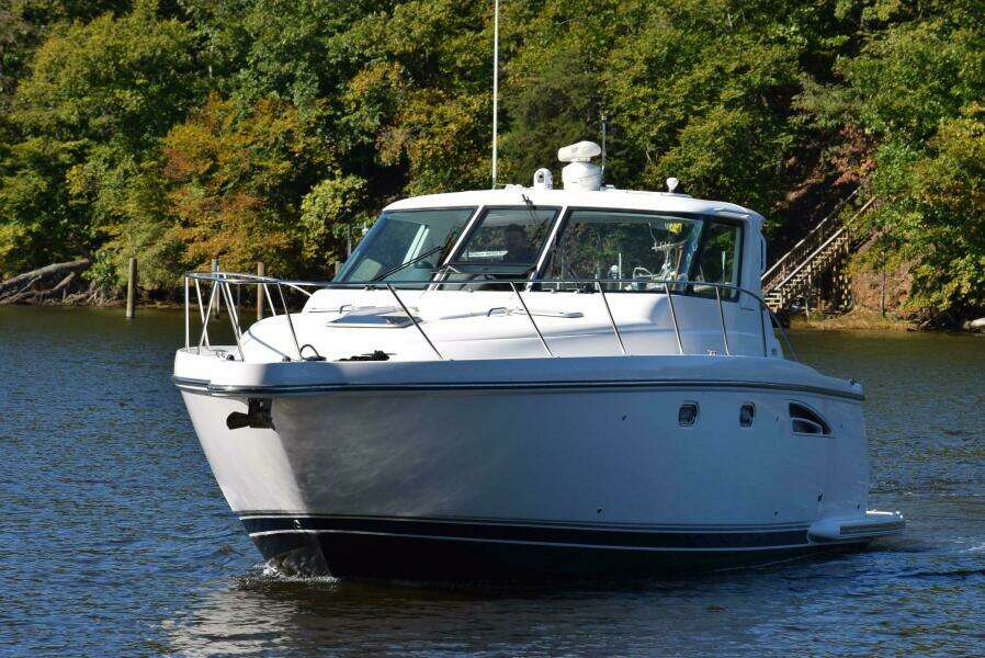 2004 Tiara Yachts Sovran 3600