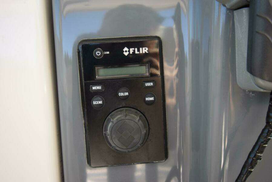 2004 Tiara Yachts Sovran 3600