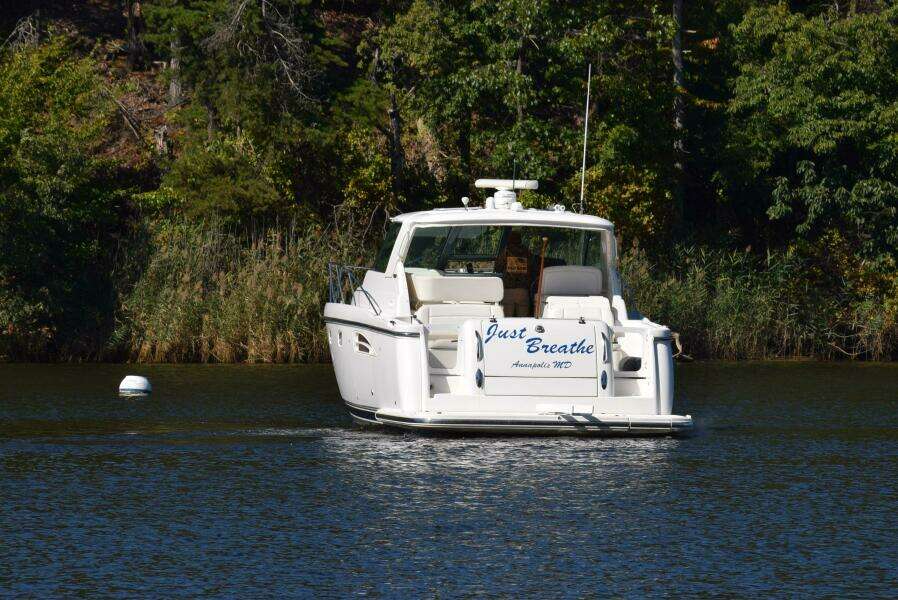 2004 Tiara Yachts Sovran 3600