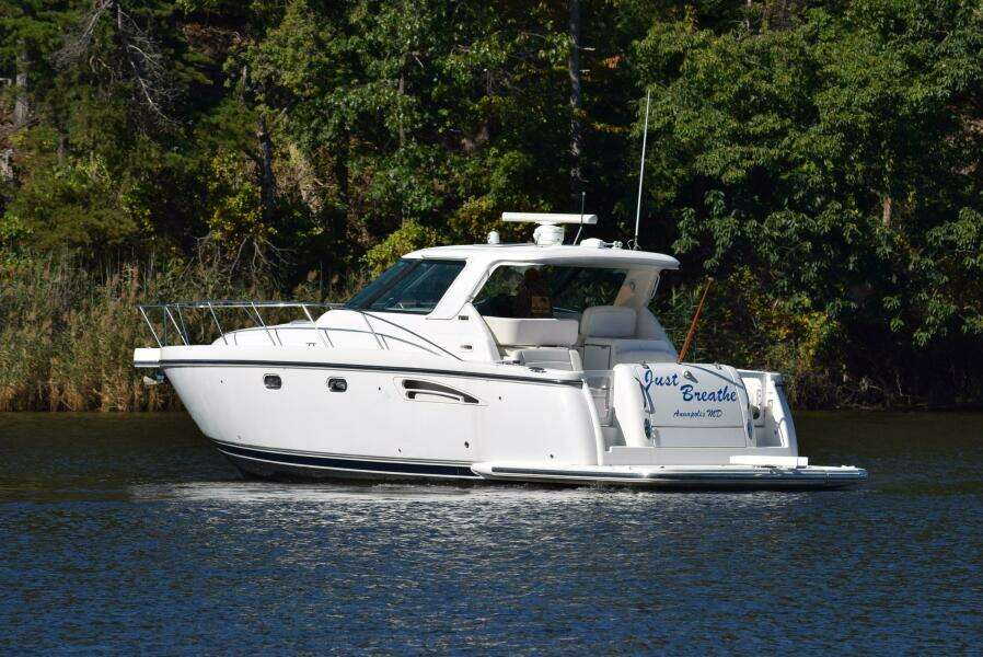 2004 Tiara Yachts Sovran 3600