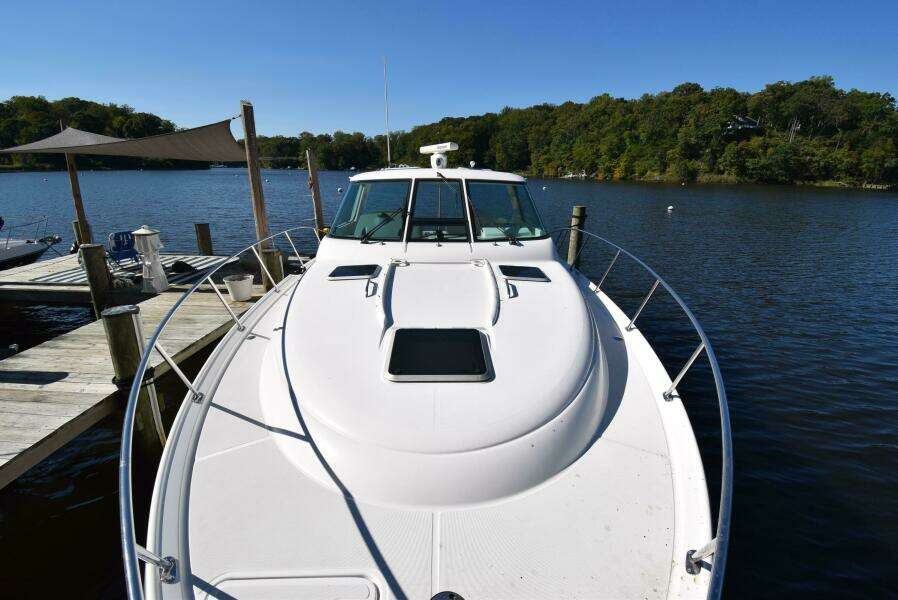 2004 Tiara Yachts Sovran 3600