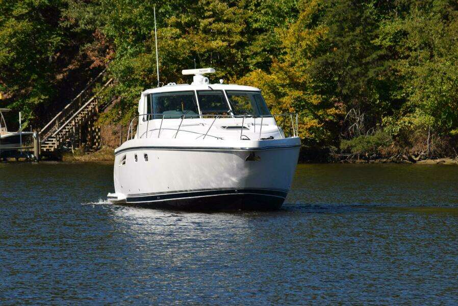 2004 Tiara Yachts Sovran 3600