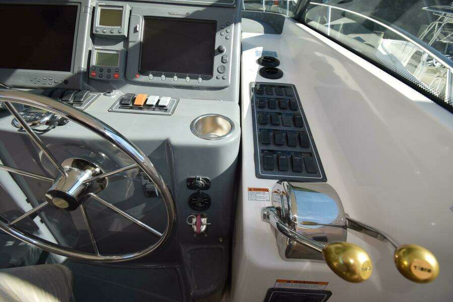 2004 Tiara Yachts Sovran 3600