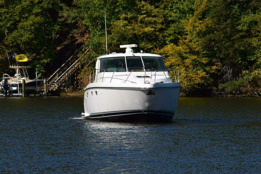 2004 Tiara Yachts Sovran 3600