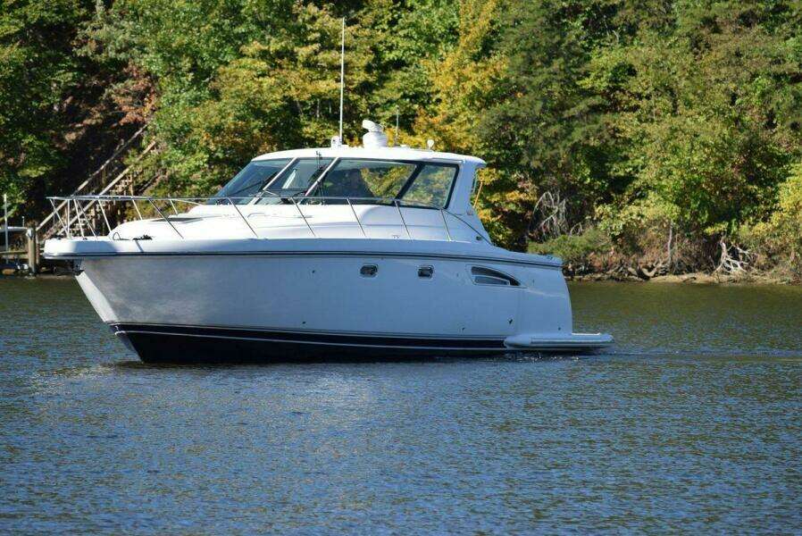 2004 Tiara Yachts Sovran 3600