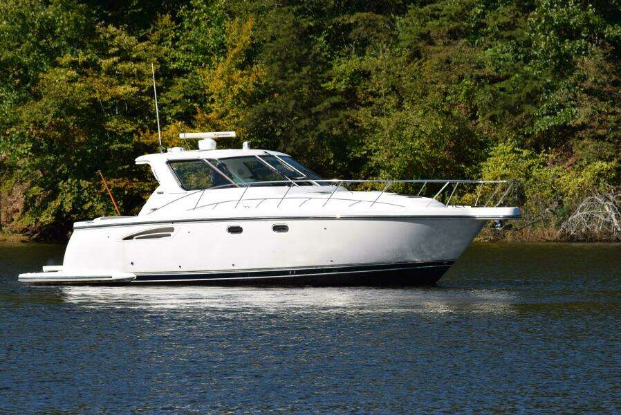 2004 Tiara Yachts Sovran 3600