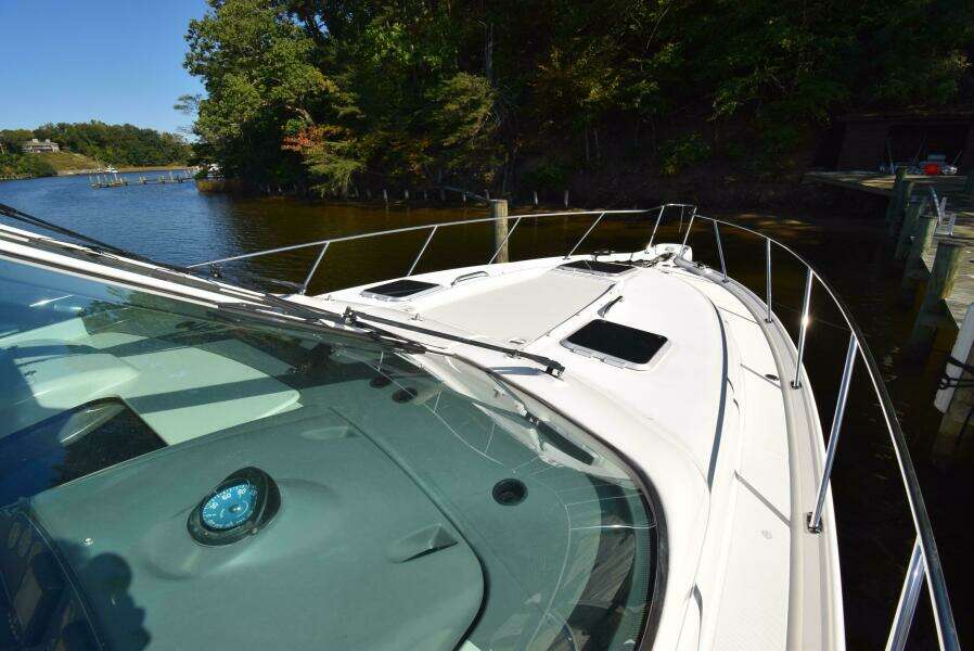 2004 Tiara Yachts Sovran 3600