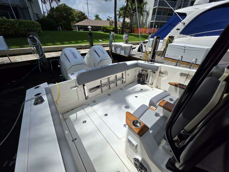 2023 Boston Whaler 360 Outrage